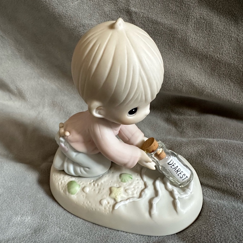 Precious Moments “Sending You Oceans of Love” figurine 1994